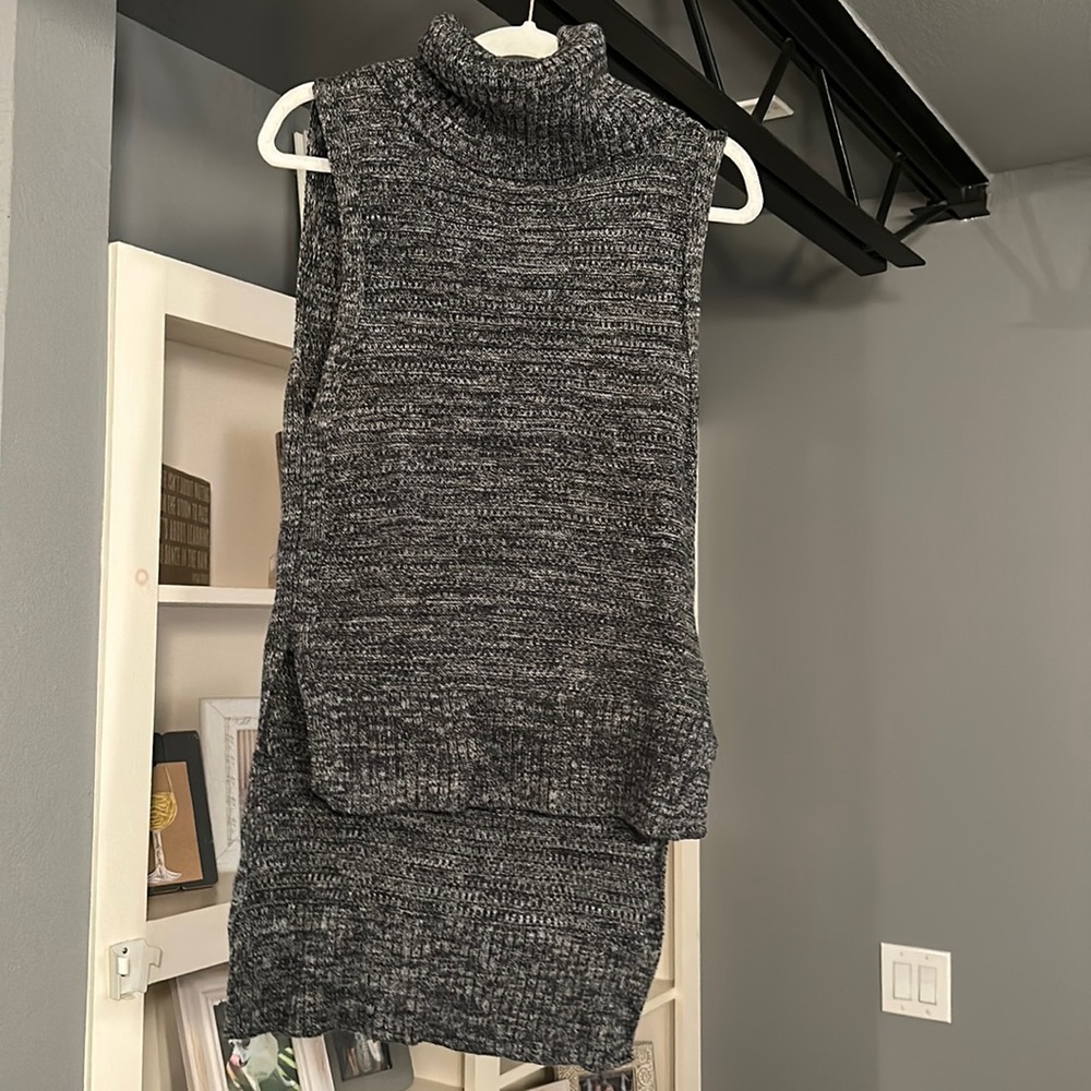 Turtleneck sleeveless sweater